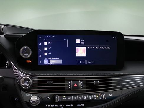 Used 2023 Lexus LS 500 w/ Interior Upgrade Package image 21