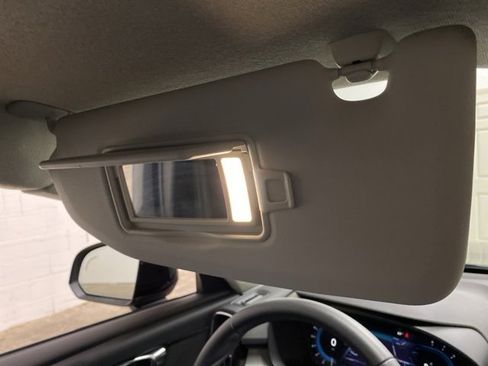 Used 2025 Volvo XC40 B5 Plus image 60