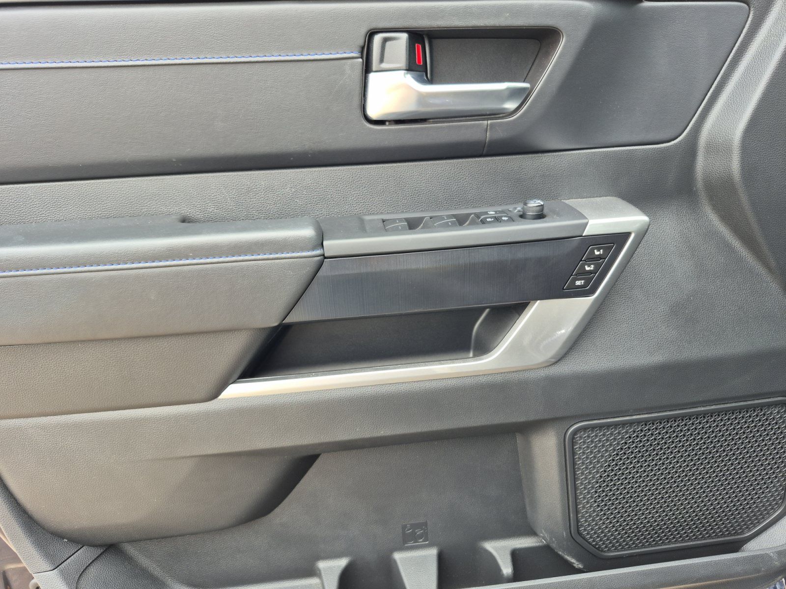Used 2025 Toyota Sequoia Platinum AWD/4WD image 14