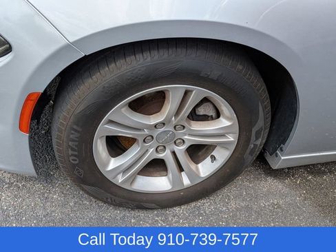 Used 2020 Dodge Charger SXT w/ Leather Interior Group RWD image 5