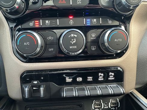 Used 2019 RAM 3500 Laramie image 39