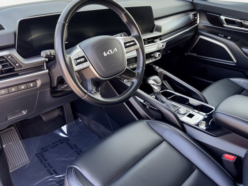 Used 2025 Kia Telluride S FWD image 4