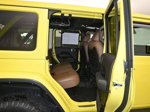 Used 2023 Jeep Wrangler Unlimited Rubicon w/ LED Lighting Group AWD/4WD image 26