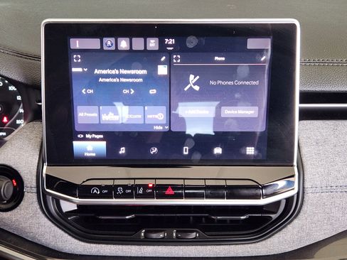 Used 2024 Jeep Compass Sport image 17