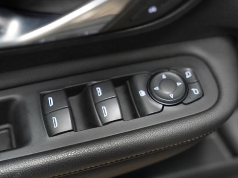 Used 2023 GMC Terrain SLE w/ Driver Convenience Package image 17