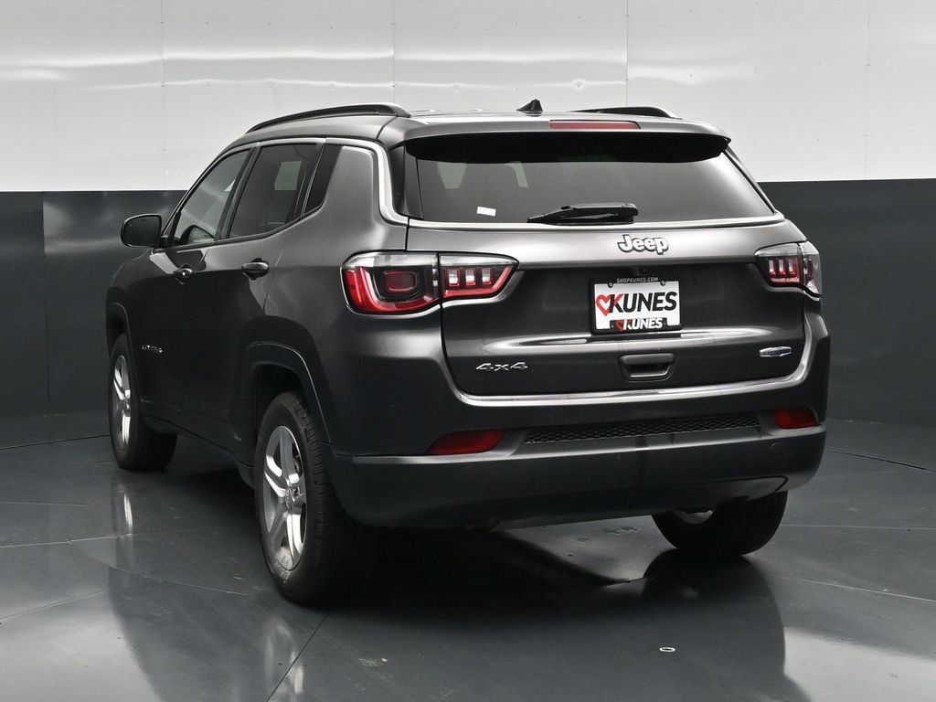 Used 2024 Jeep Compass Latitude AWD/4WD image 10