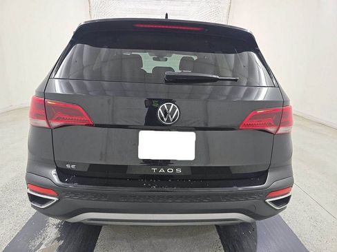 Used 2023 Volkswagen Taos SE FWD image 3