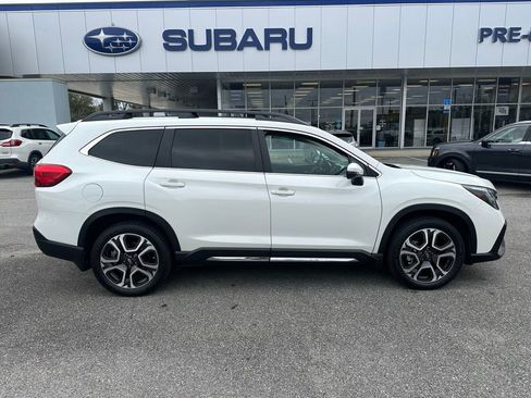 Used 2023 Subaru Ascent Limited image 3