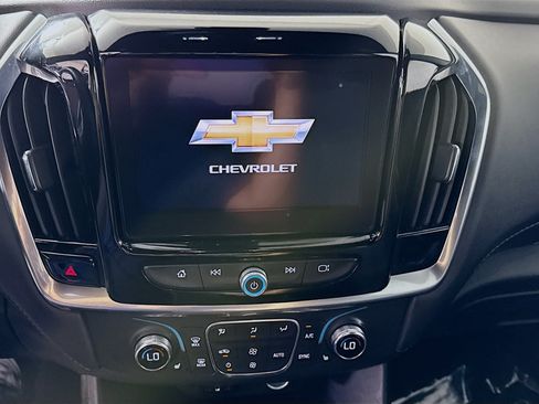Used 2023 Chevrolet Traverse LT FWD image 18