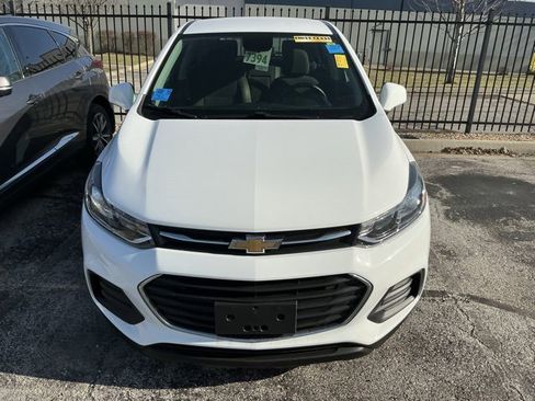 Used 2020 Chevrolet Trax LS image 2