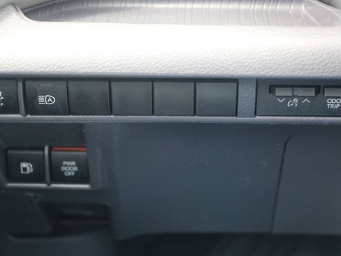 Used 2023 Toyota Sienna XLE AWD/4WD image 31