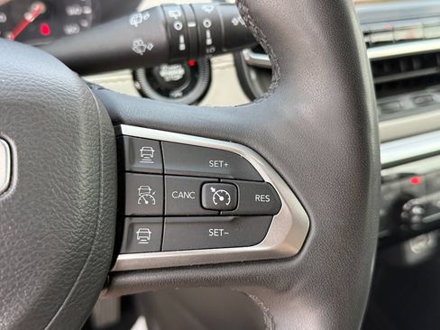 Used 2025 Jeep Compass Limited AWD/4WD image 17