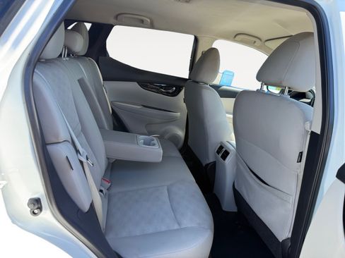 Used 2021 Nissan Rogue Sport SV FWD image 18