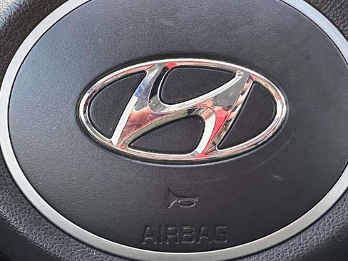 Used 2022 Hyundai Tucson SE image 26