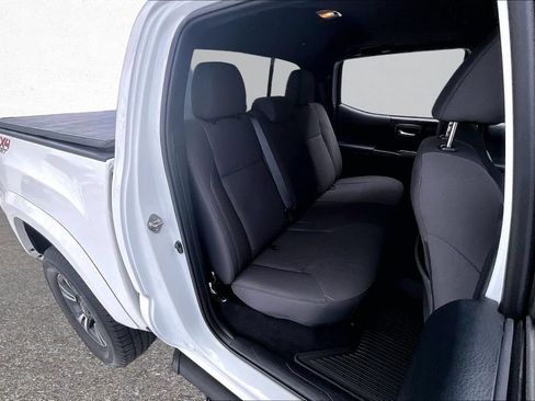 Certified 2017 Toyota Tacoma TRD Sport AWD/4WD image 28