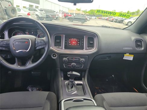 Used 2016 Dodge Charger SE w/ Power Sunroof Group AWD/4WD image 10