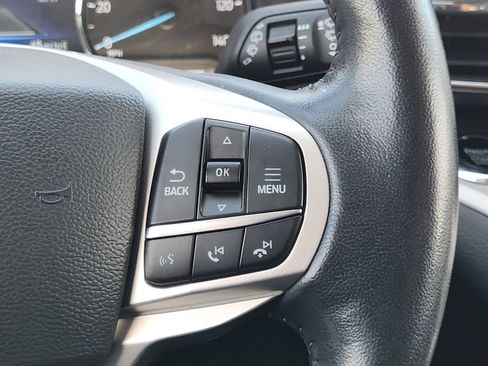 Used 2022 Ford Explorer XLT w/ Equipment Group 202A AWD/4WD image 32