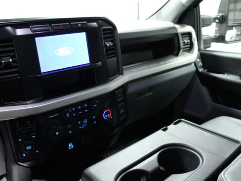 Used 2024 Ford F250 XL w/ XL Off-Road Package image 19