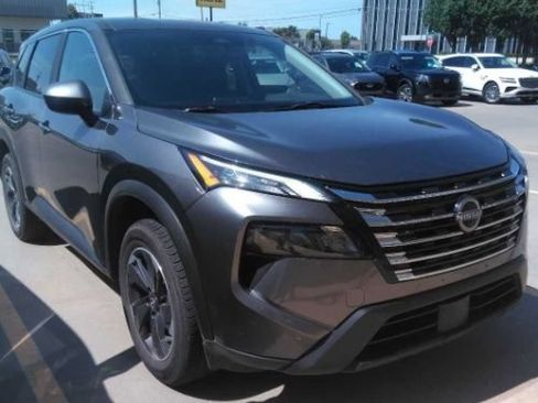 Used 2025 Nissan Rogue SV AWD/4WD image 9