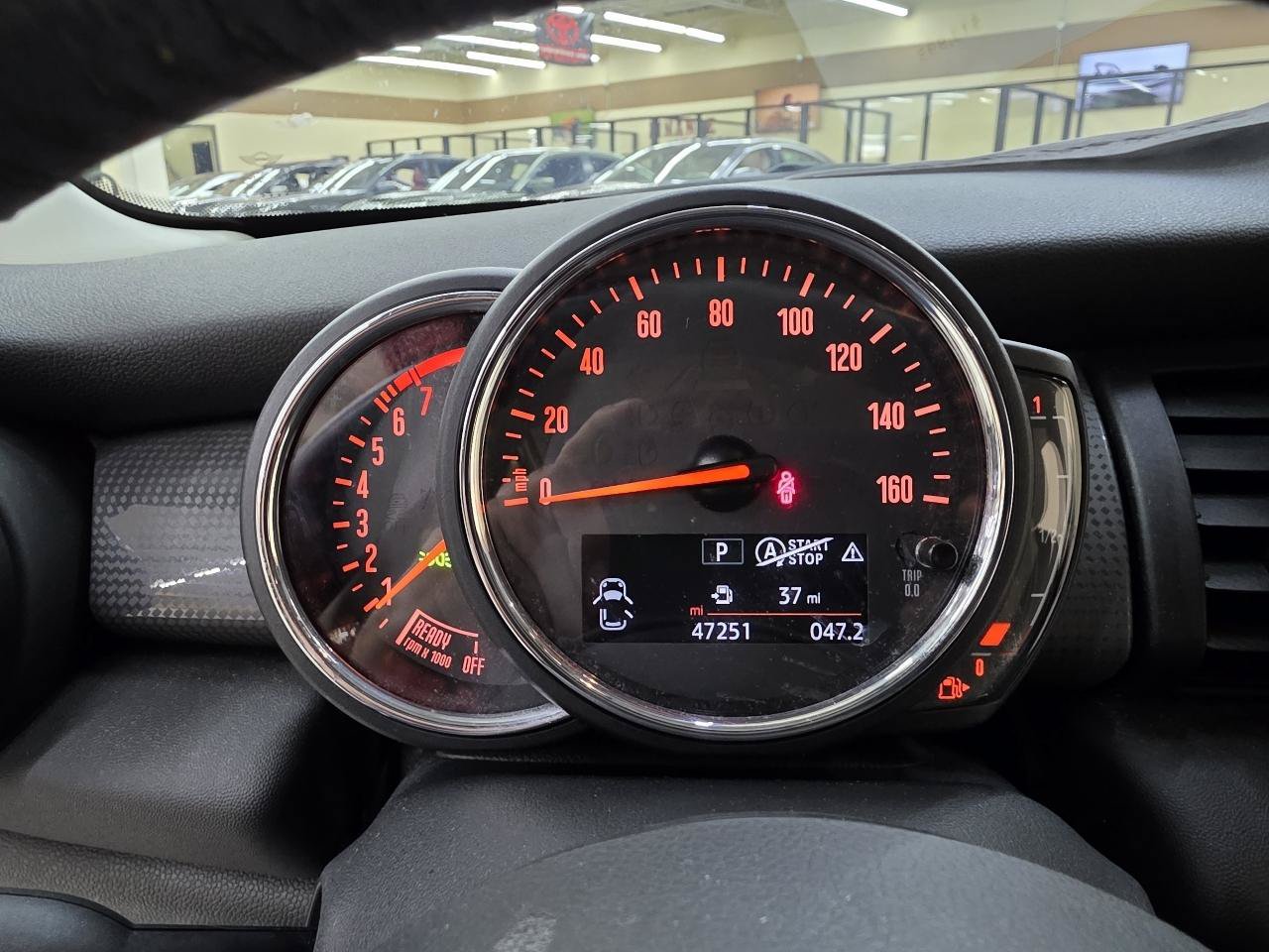 Used 2018 MINI Cooper 4-Door Hardtop w/ Signature Line Package FWD image 28