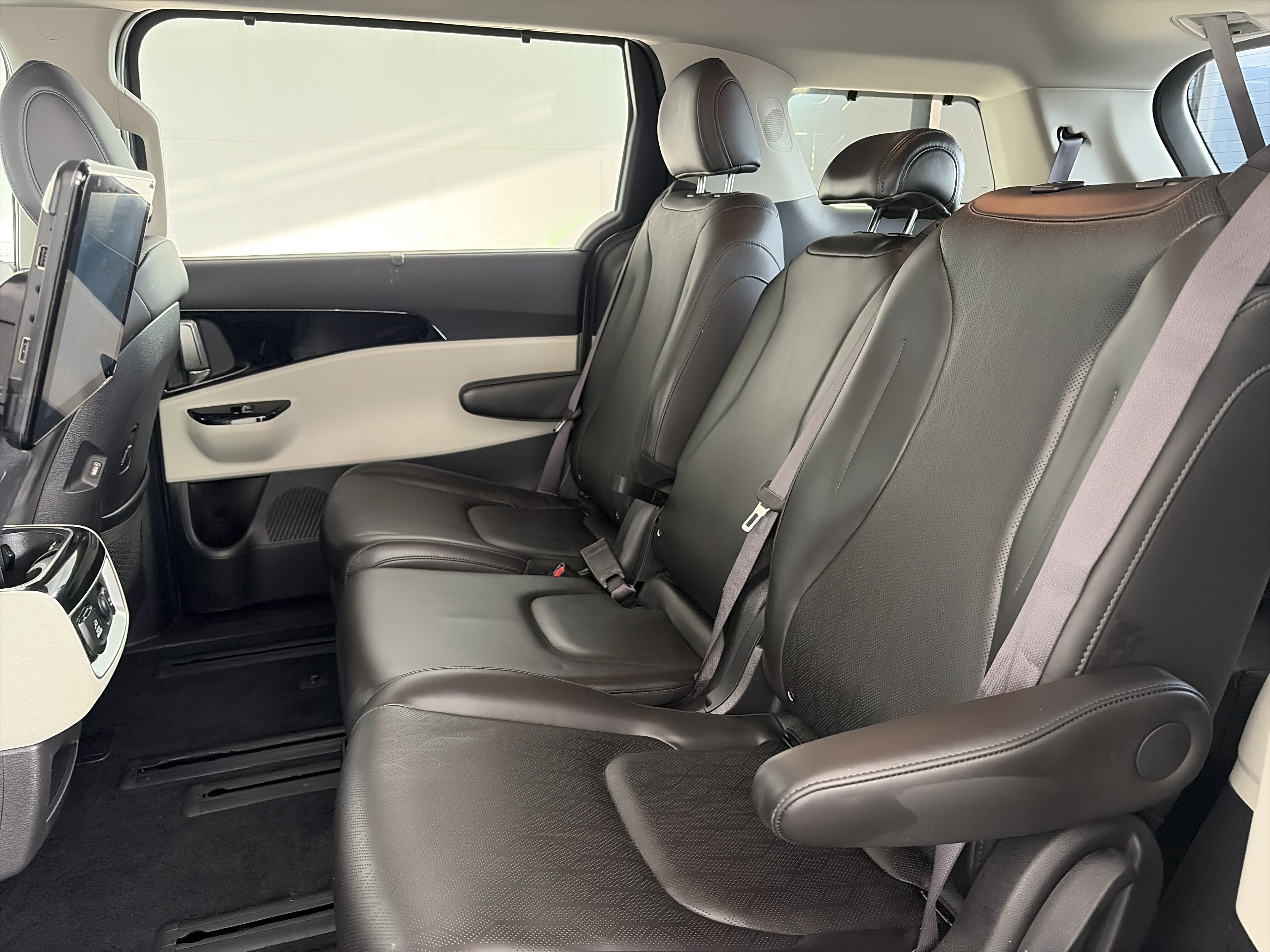 Certified 2024 Kia Carnival SX FWD image 7