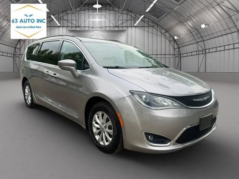 Used 2017 Chrysler Pacifica Touring-L FWD image 7