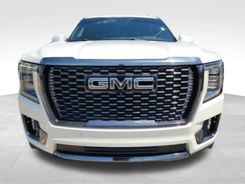 Used 2023 GMC Yukon XL Denali Ultimate image 3