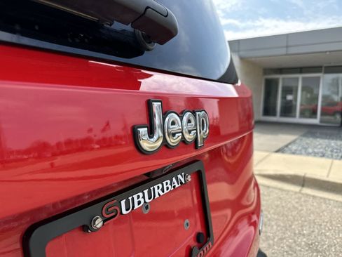 Certified 2022 Jeep Renegade Latitude w/ Convenience Group image 12