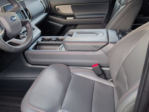 Used 2025 Ford Expedition Active AWD/4WD image 6