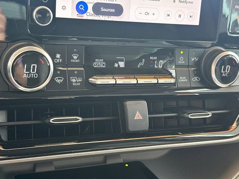 Certified 2024 Toyota Highlander XLE FWD image 25