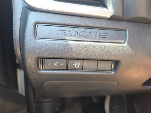 Used 2024 Nissan Rogue S FWD image 29