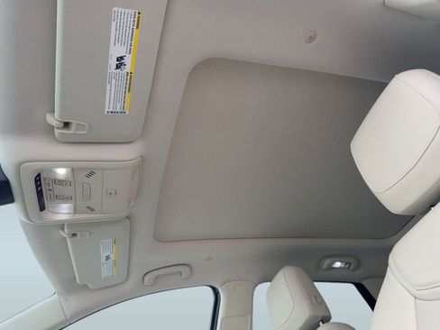 Used 2017 Cadillac XT5 Premium Luxury w/ Driver Assist Package image 13