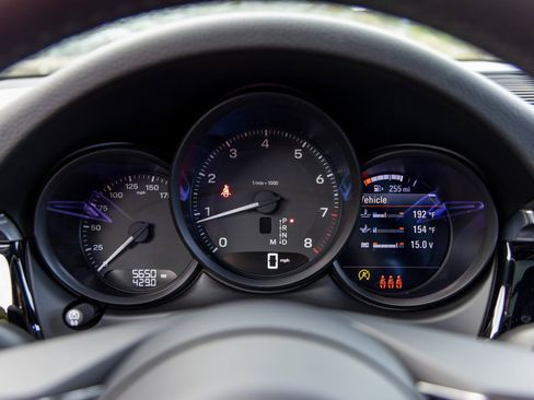 Certified 2025 Porsche Macan image 29