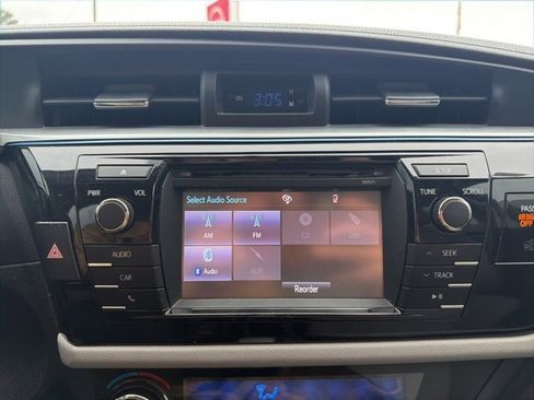 Used 2016 Toyota Corolla LE image 24