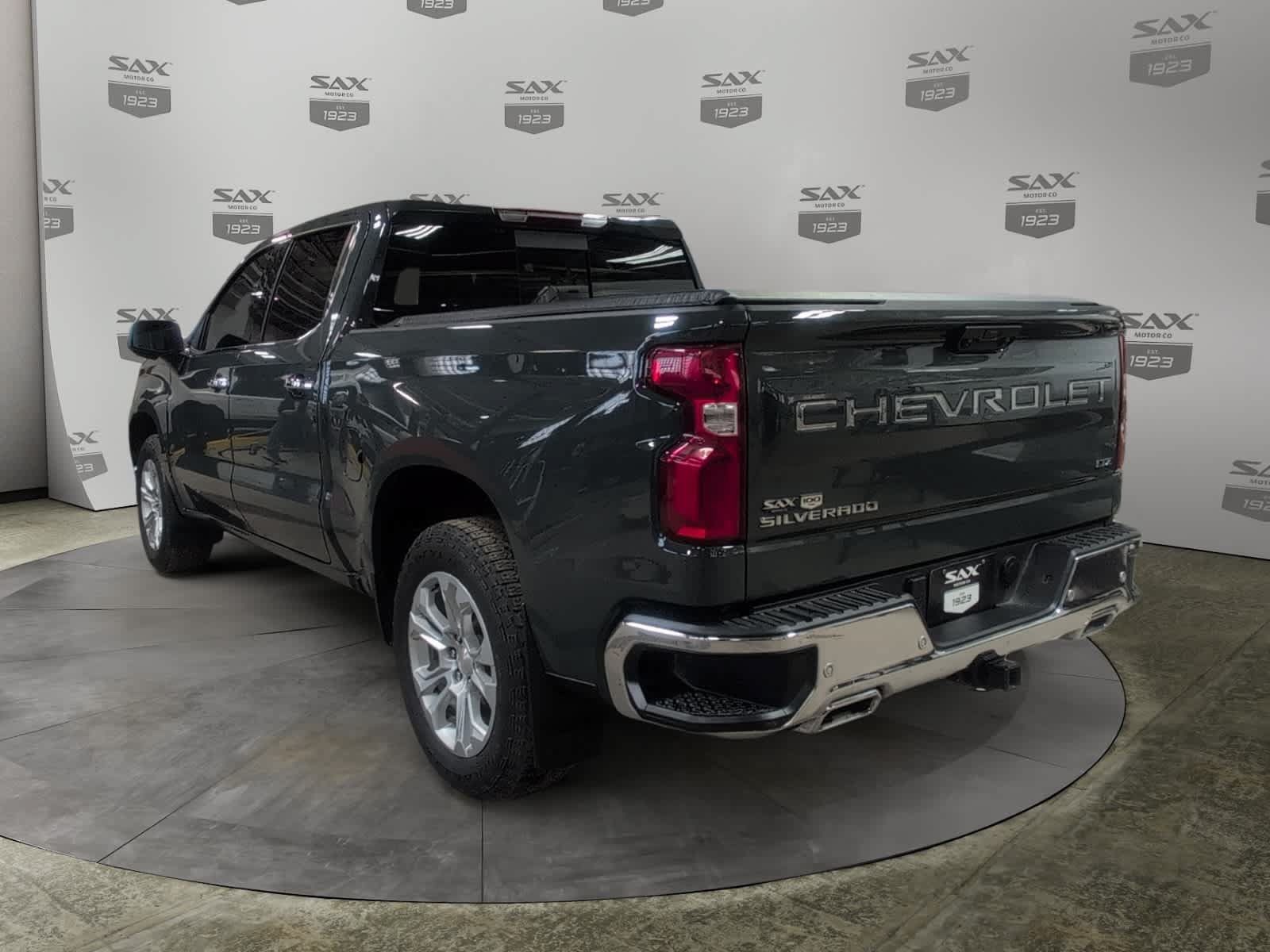 Used 2025 Chevrolet Silverado 1500 LTZ AWD/4WD image 3
