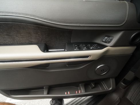 Used 2021 Ford Expedition Limited RWD image 11