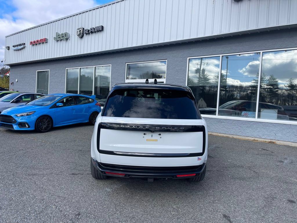 Used 2024 Land Rover Range Rover Long Wheelbase SE AWD/4WD image 6