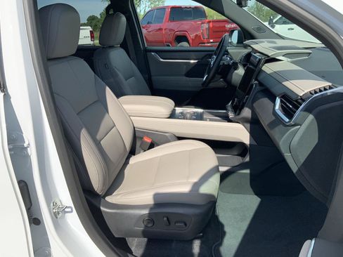 Used 2026 GMC Acadia Elevation w/ Elevation Premium Package AWD/4WD image 56