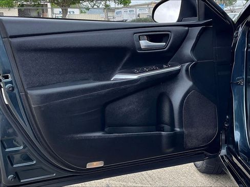 Used 2017 Toyota Camry LE FWD image 19