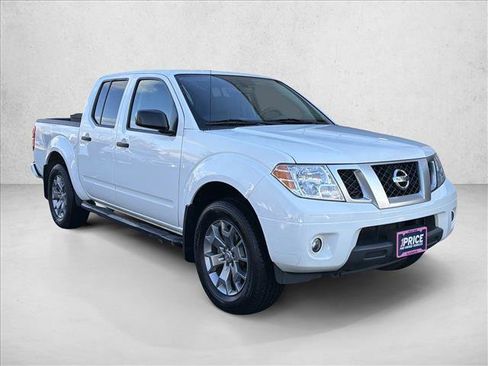 Used 2021 Nissan Frontier SV image 3