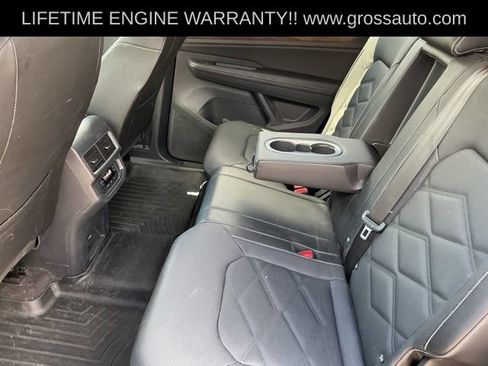 Used 2024 Volkswagen Atlas SE AWD/4WD image 22