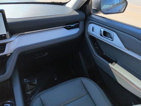 New 2026 Ford Explorer Active w/ Active Comfort Package image 17