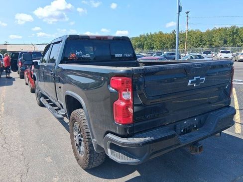 Used 2022 Chevrolet Silverado 2500 LT w/ Midnight Edition AWD/4WD image 3