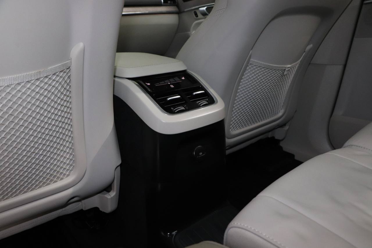 Used 2024 Volvo XC90 T8 Ultimate w/ Protection Package Premier AWD/4WD image 35