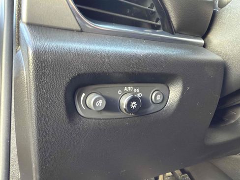 Used 2019 Chevrolet Traverse LT w/ LPO, Floor Liner Package FWD image 42