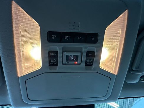 Used 2019 Toyota RAV4 XLE Premium image 28