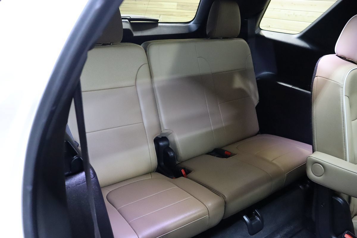 Used 2023 Chevrolet Traverse Premier FWD image 64
