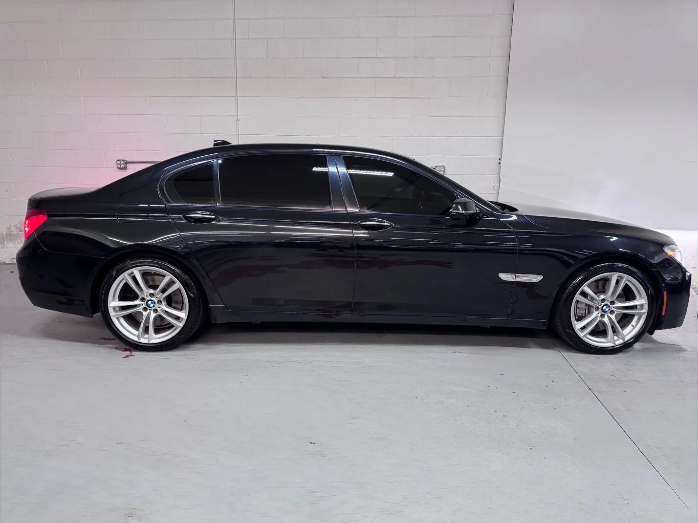 Used 2014 BMW 750Li RWD image 2