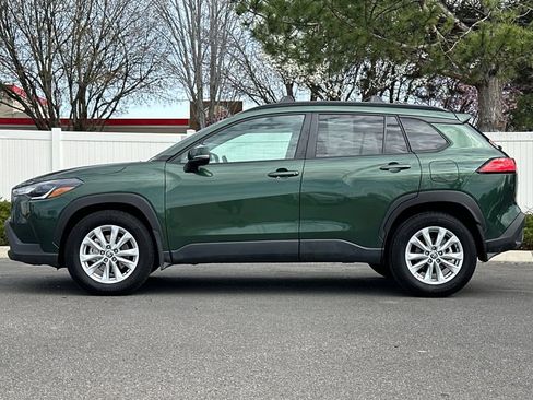 Used 2024 Toyota Corolla Cross LE w/ Moonroof Package image 7