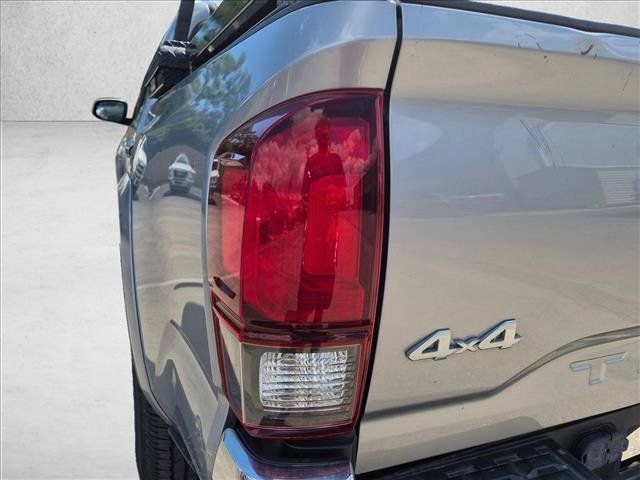 Used 2021 Toyota Tacoma SR5 AWD/4WD image 12